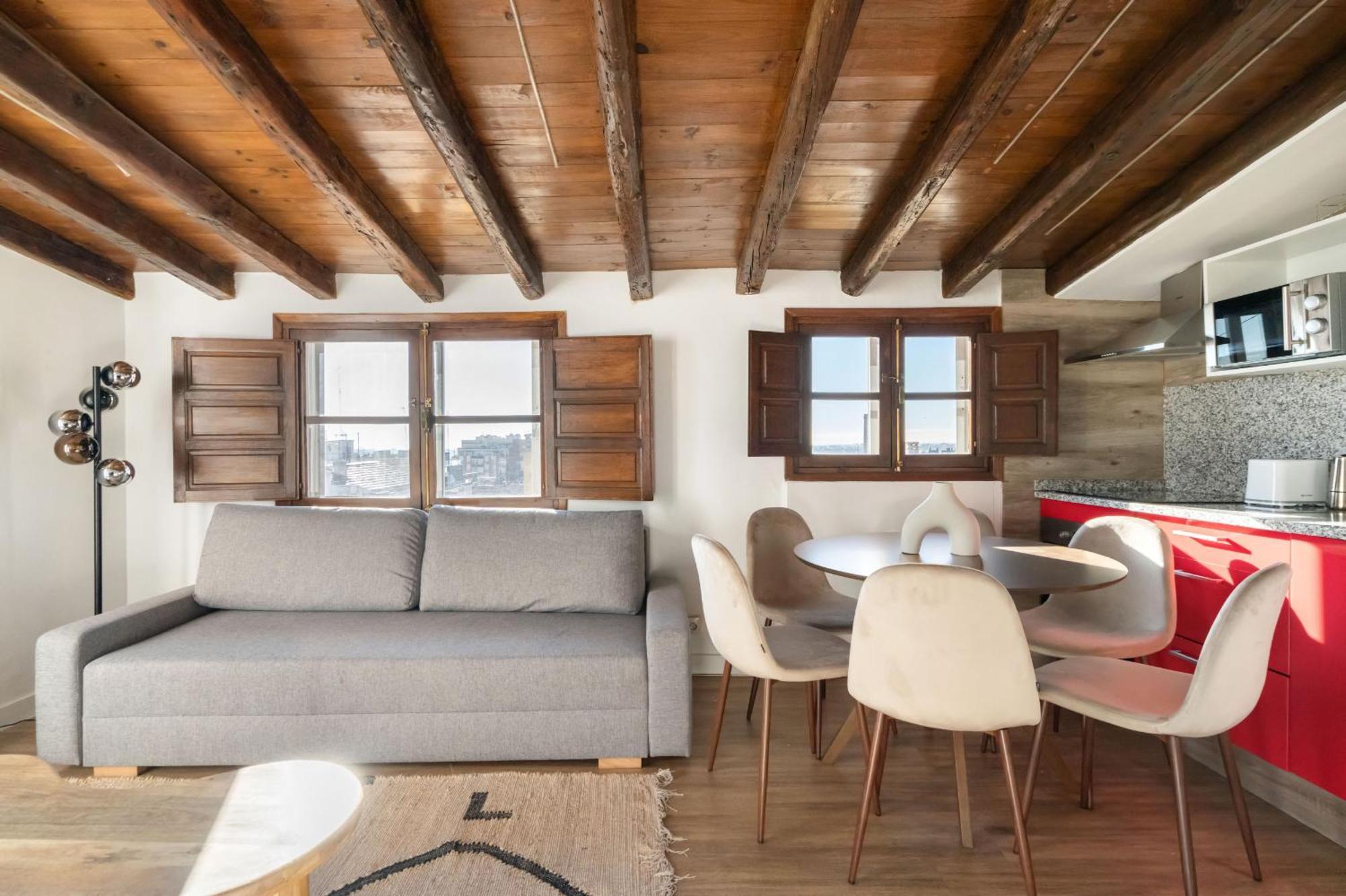 Atico Con Terraza En Lavapies Alquiler Temporal Lejlighed Madrid Eksteriør billede