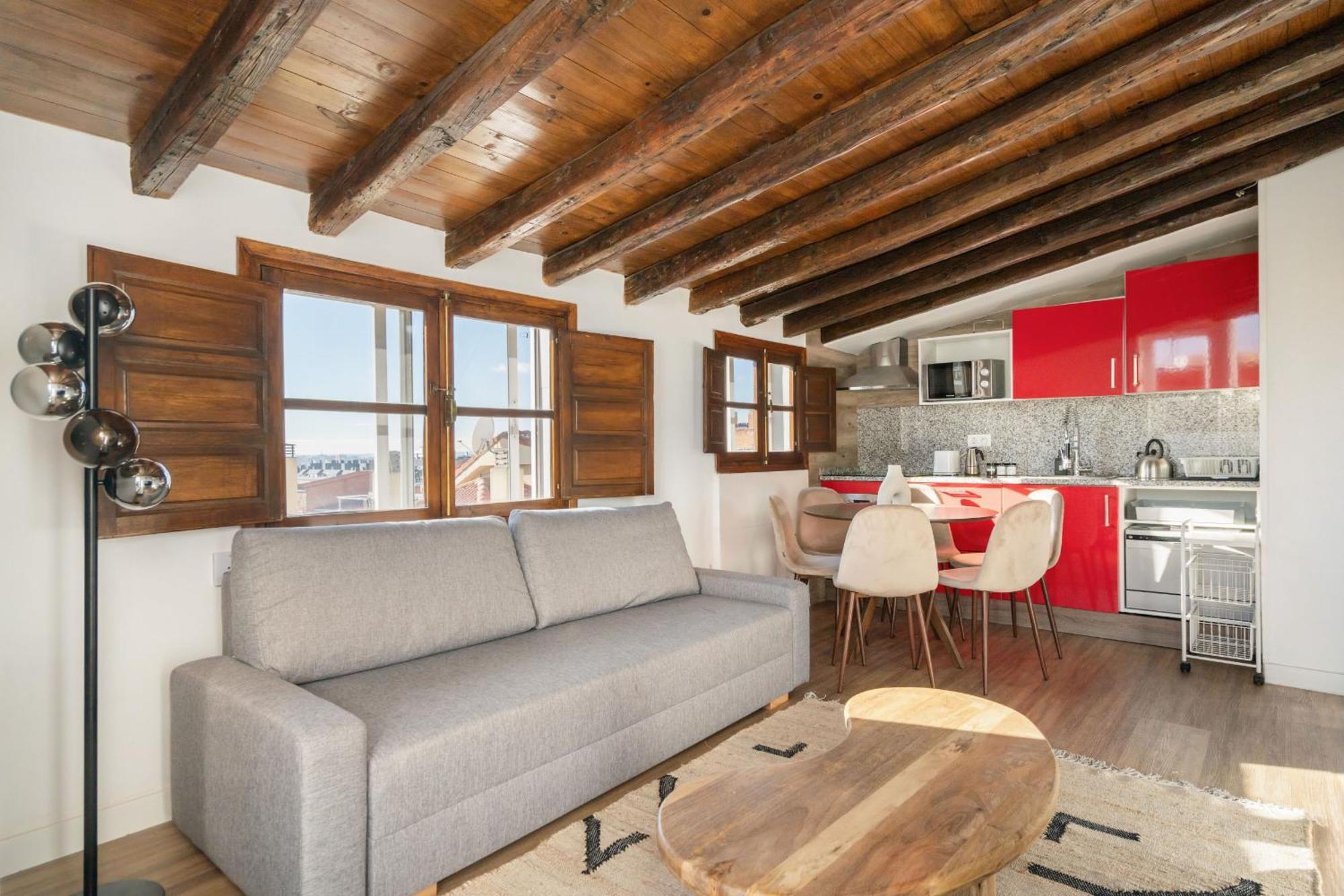 Atico Con Terraza En Lavapies Alquiler Temporal Lejlighed Madrid Eksteriør billede