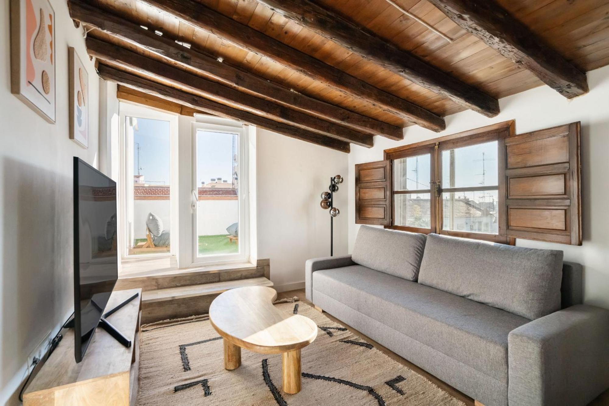 Atico Con Terraza En Lavapies Alquiler Temporal Lejlighed Madrid Eksteriør billede