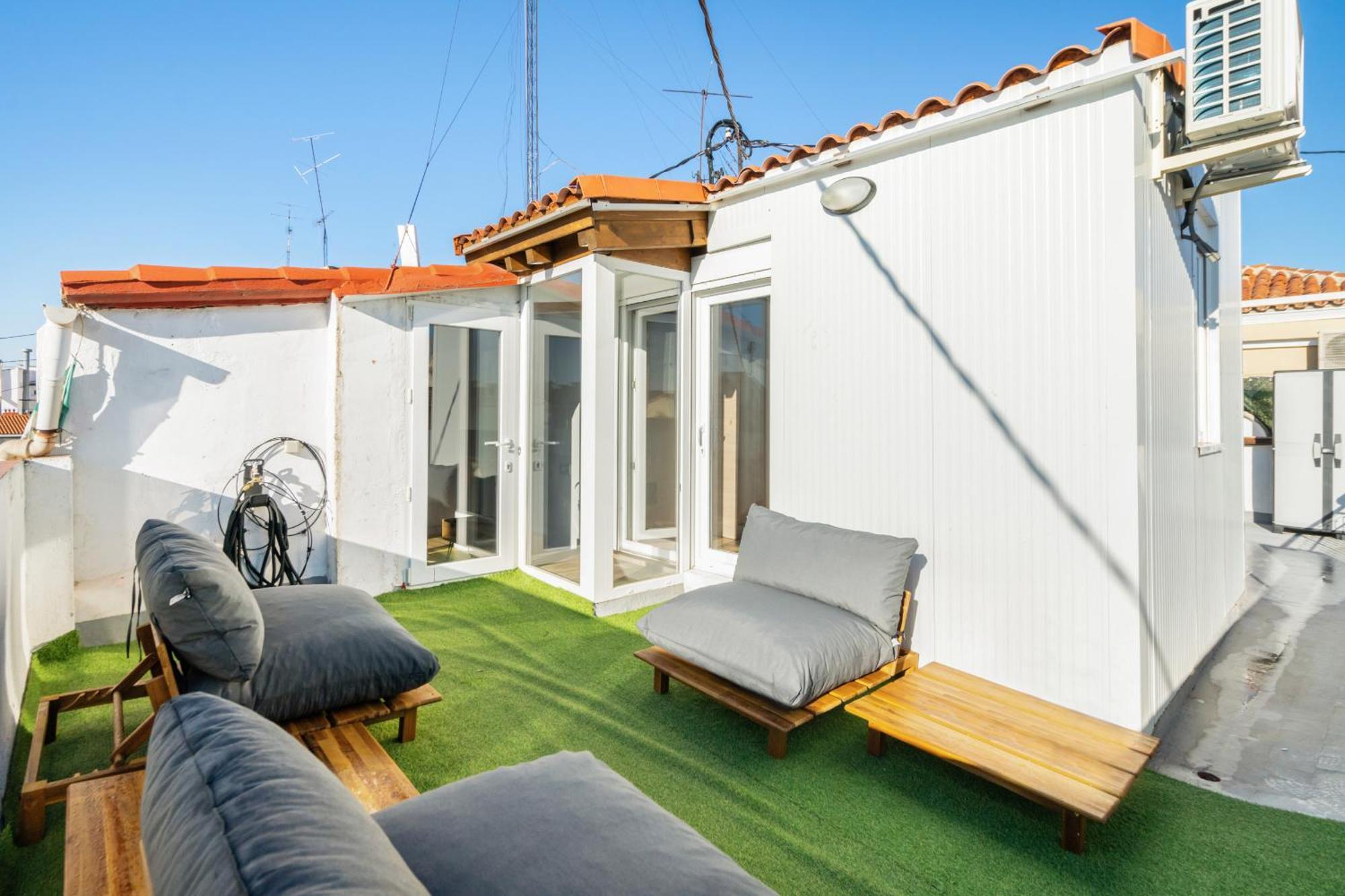 Atico Con Terraza En Lavapies Alquiler Temporal Lejlighed Madrid Eksteriør billede
