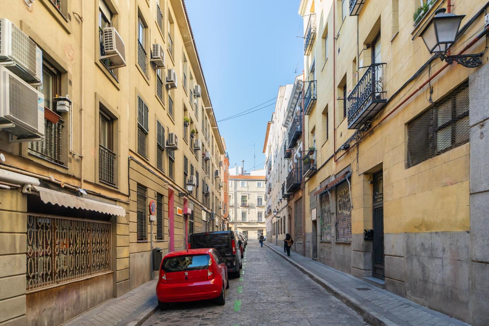 Atico Con Terraza En Lavapies Alquiler Temporal Lejlighed Madrid Eksteriør billede