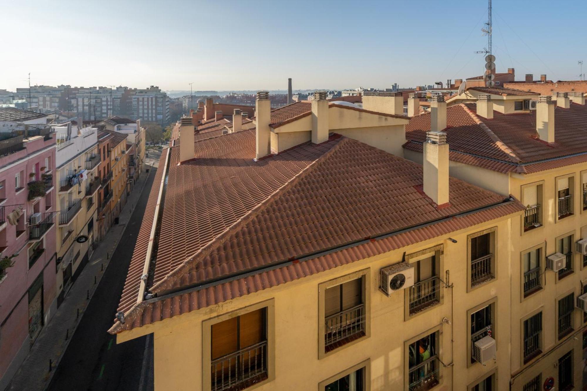 Atico Con Terraza En Lavapies Alquiler Temporal Lejlighed Madrid Eksteriør billede